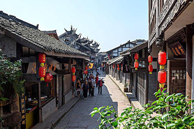 我就要去四川旅游了，这段时间最适合带什么特产呢？
